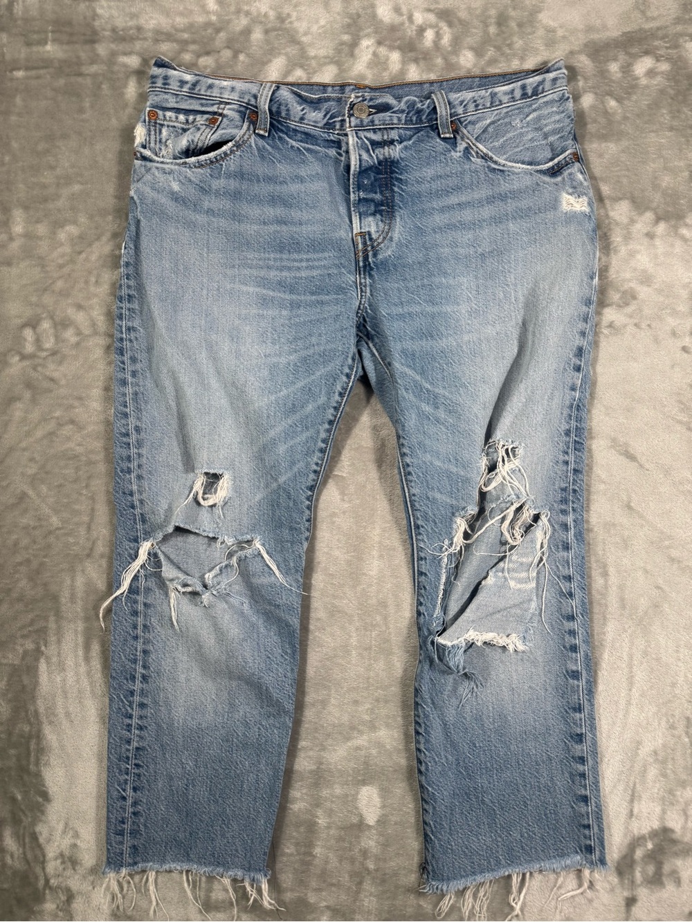 Levi’s 501 CT Jeans Mens Fit 32x23 Distressed Light Wash Button Fly Denim Cutoff